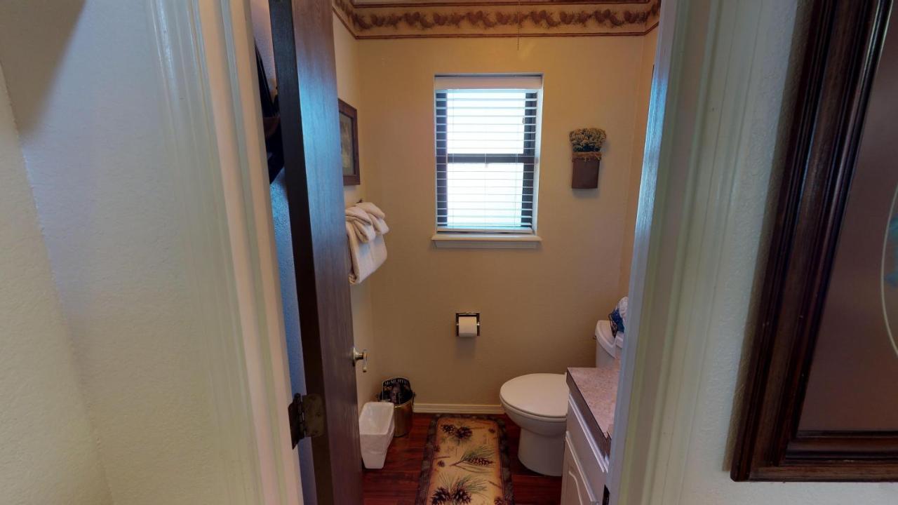 Апартаменты Claim Jumper 8 Townhouse With High Speed Wifi Ред-Ривер Экстерьер фото